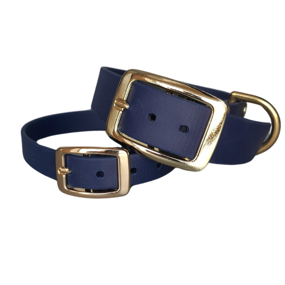 blauwe halsbanden met gouden hardware