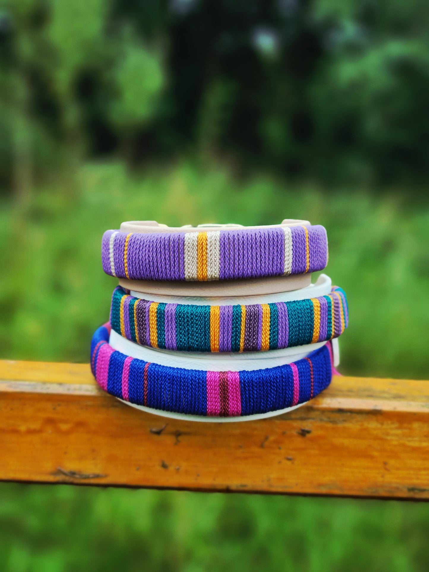 geweven halsband uit de Cali Wave collectie, kleurrijk en waterproof, gemaakt door Dazzling Dog.