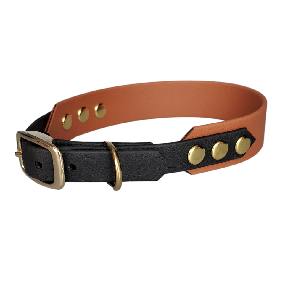 zwart bruine waterproof halsband met gouden hardware