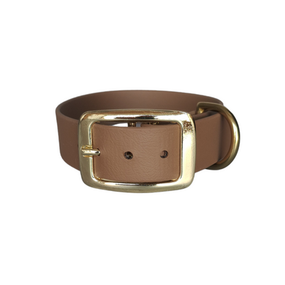 Klassieke coyotebruine waterproof  halsband met gouden gesp  door Dazzling Dog