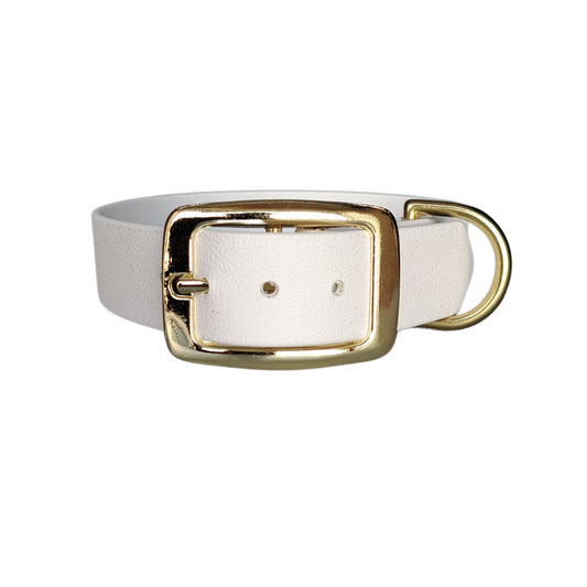 Witte halsband met gouden hardware