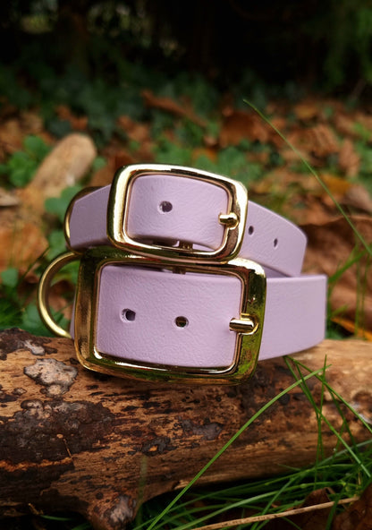 Klassieke pastelpaarse  waterdichte Biothane halsband met gouden gesp van Dazzling Dog.