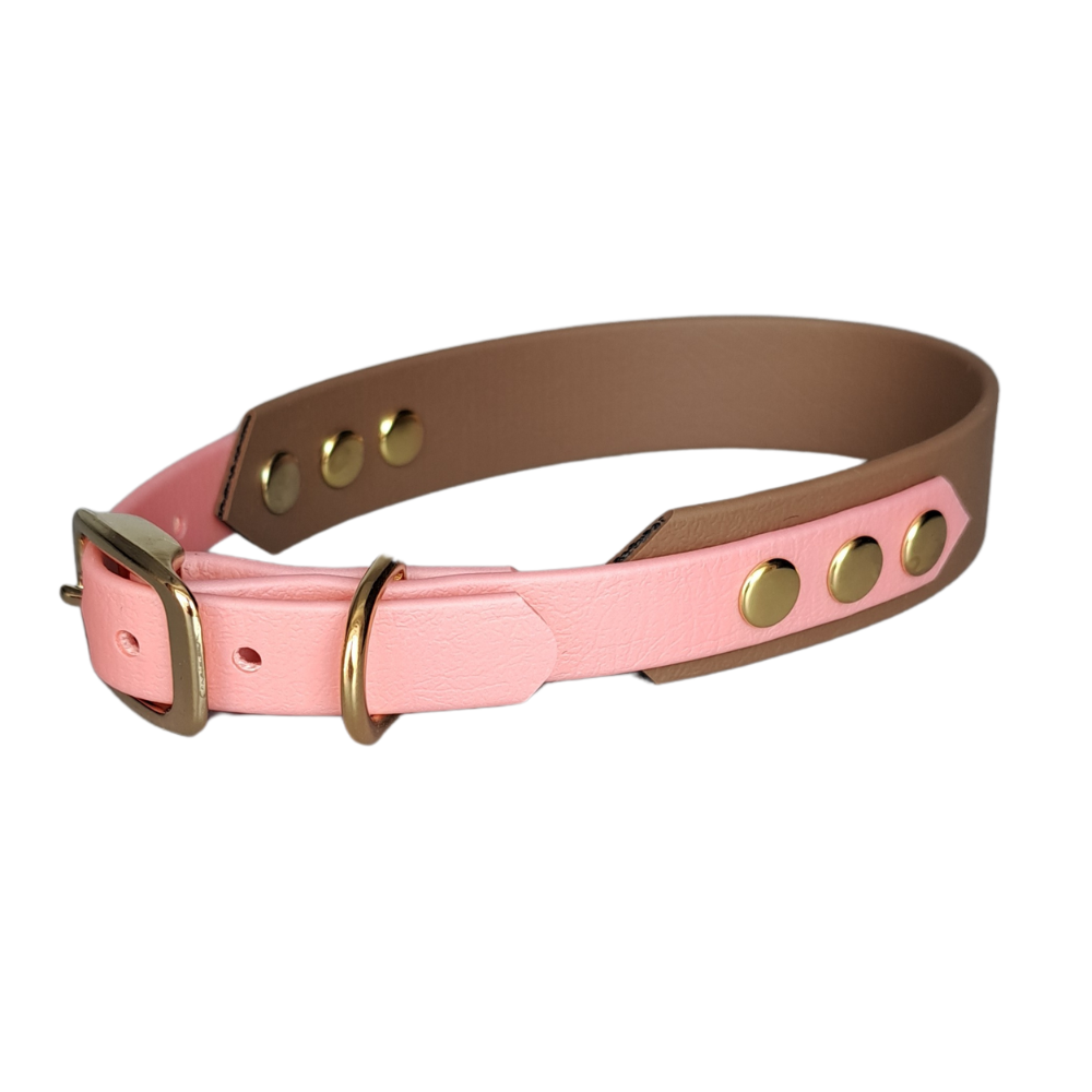 Handgemaakte rosé bruin waterdichte Biothane halsband met gouden gesp van Dazzling Dog.