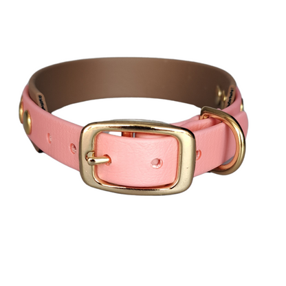 Handgemaakte rosé bruin waterdichte Biothane halsband met gouden gesp van Dazzling Dog.