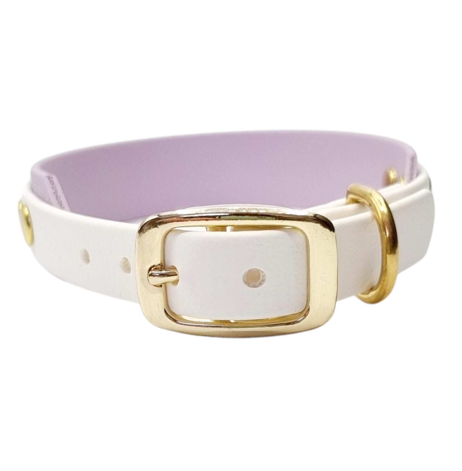Handgemaakte wit pastelpaarse waterdichte Biothane halsband met gouden gesp van Dazzling Dog.