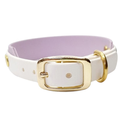 Handgemaakte wit pastelpaarse waterdichte Biothane halsband met gouden gesp van Dazzling Dog.
